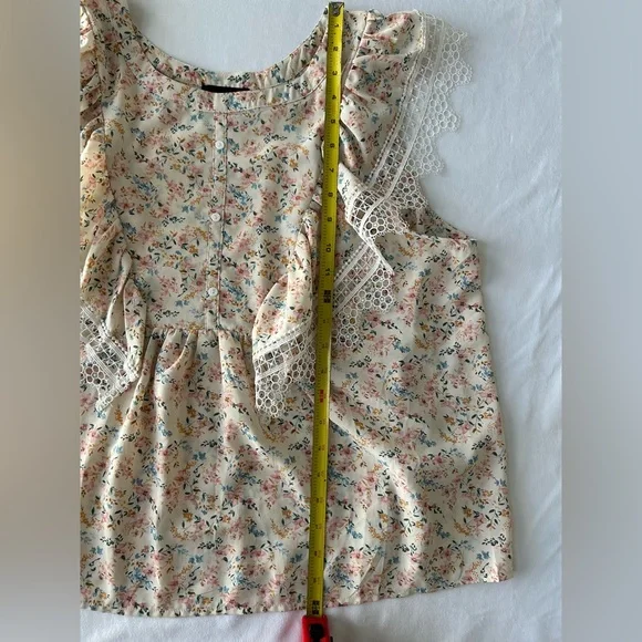 WEEK & Floral Lace Trim Women's Top - Picture 4 of 8